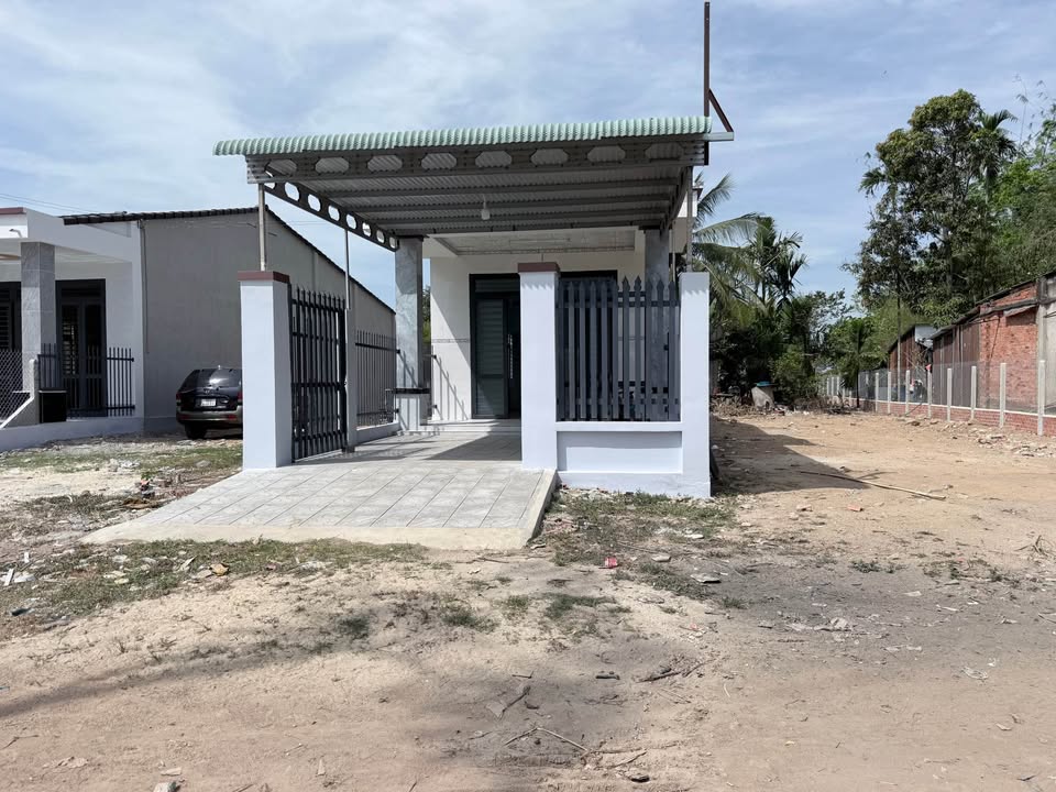 Nhà Kiên Cố 196m² Ấp Long Bình, Bến Cầu - Chỉ 690 Triệu