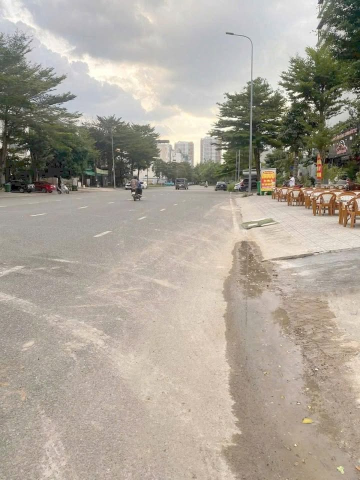 Cho thuê đất 2200m² Nguyễn Xiển, Thủ Đức - Sẵn nền, điện 3 pha, kinh doanh tốt