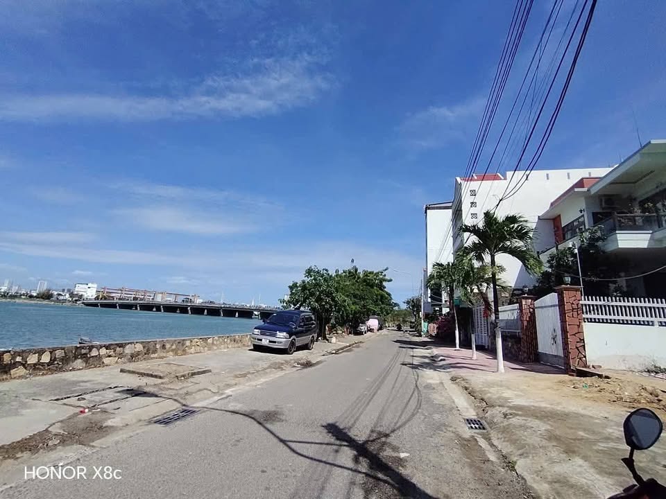 Biệt thự 150m² hướng Bắc view sông Cầu, Nha Trang - Giá 16 tỷ