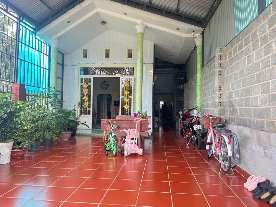 Bán nhà Phường Blao Bảo Lộc 240m² giá 2.2 tỷ - Sân rộng thoáng mát!