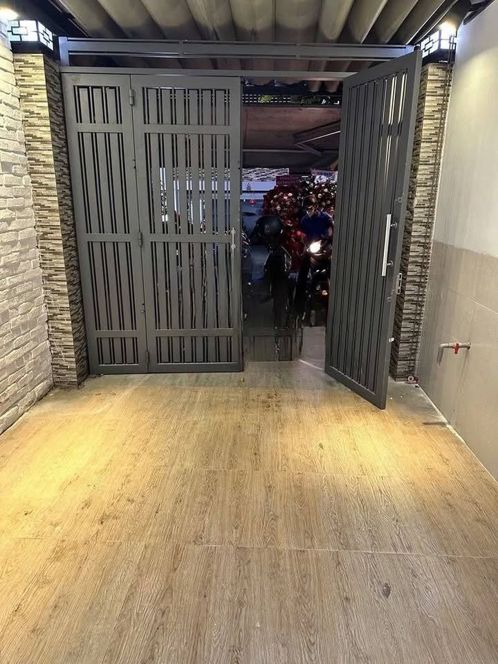 Nhà Nguyên Căn Hoàng Văn Thụ, Phú Nhuận - Vị trí đẹp, Sẵn sàng vào ở!