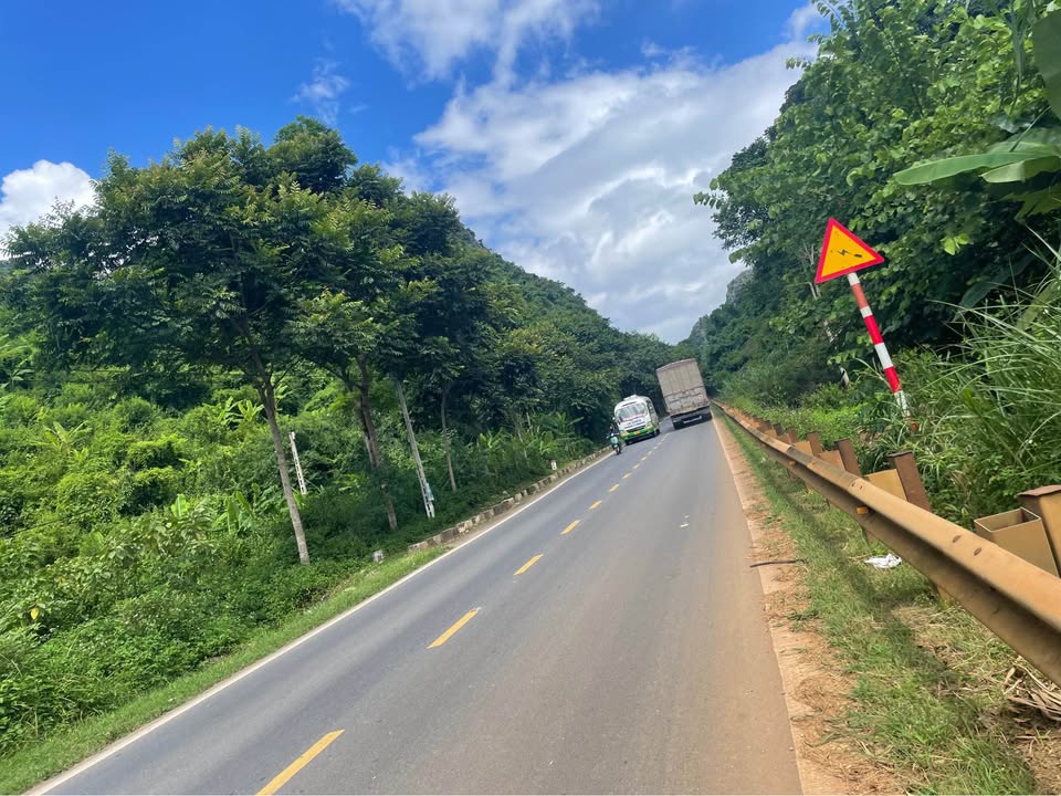 Đất nền Sơn La 1690m² - Sổ hồng thổ cư, 2 mặt tiền 40m - Giá 2.x tỷ