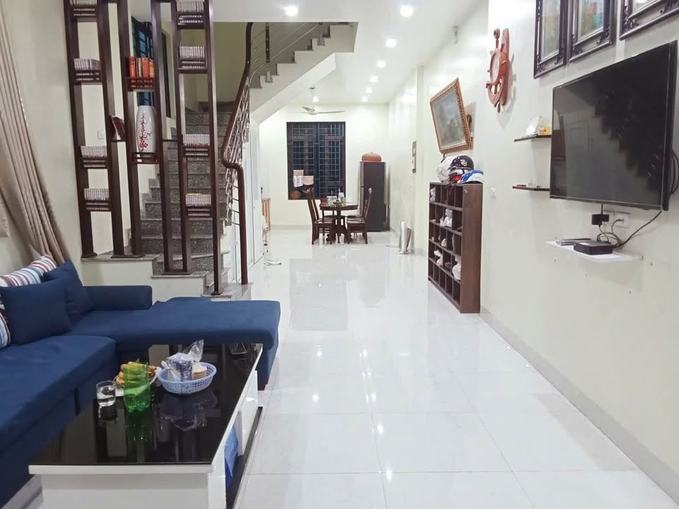 Nhà Nguyên Căn Cự Khối Long Biên 60m² - Ô Tô Tận Cửa, Giá 7 Triệu