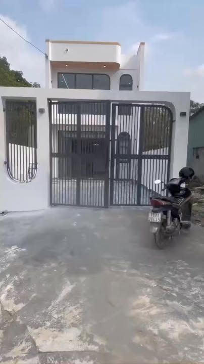 Nhà riêng Tân Hiệp Tân Uyên 95m² giá 2.4 tỷ - Ô tô vào tận nhà!