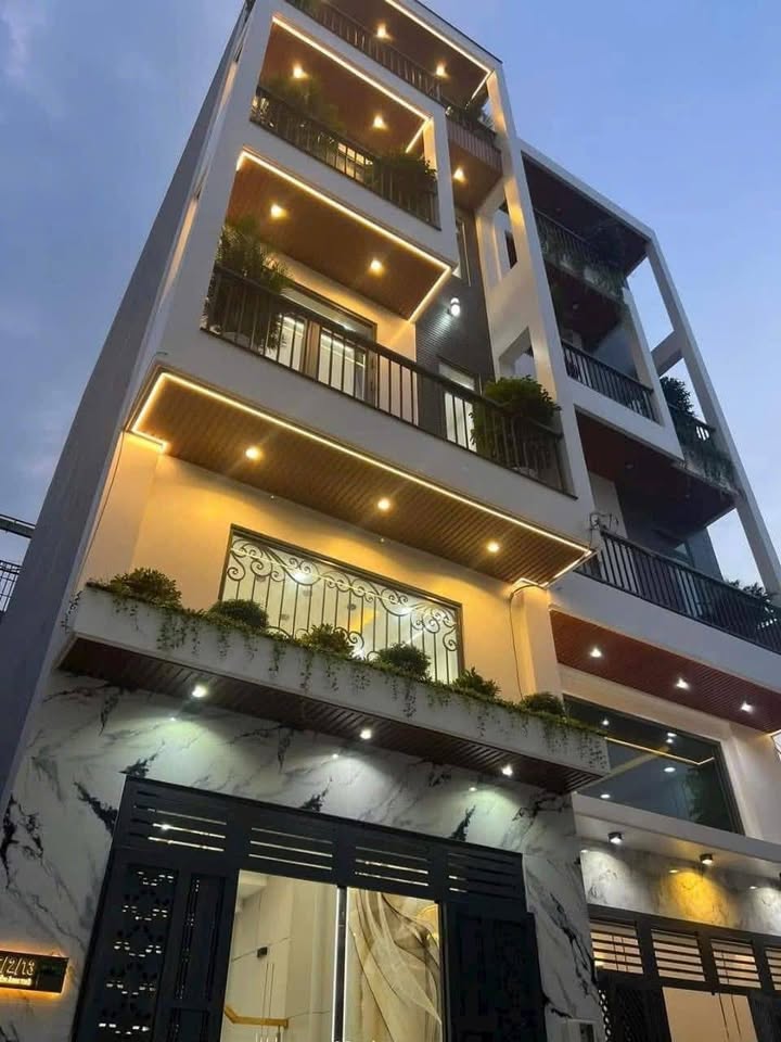 Nhà 5 tầng thang máy, 92m², trung tâm Quận 12 - Giá 9.8 tỷ