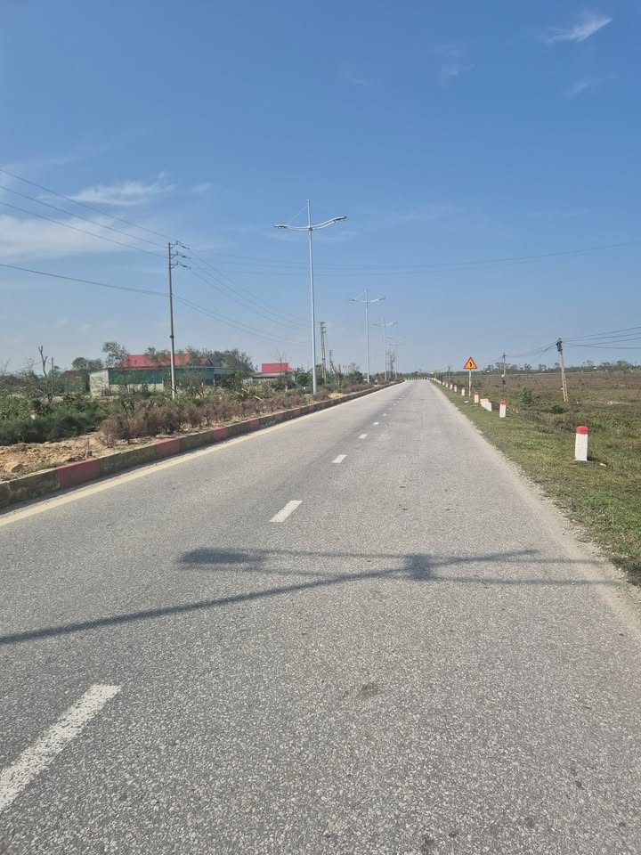 Đất Vàng QL 15B Hà Tĩnh - 180m² Bám Mặt Đường - Giá Tốt