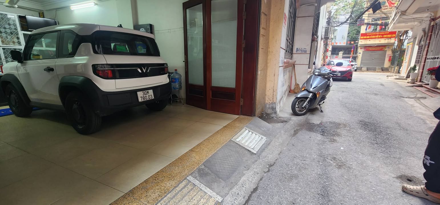 Nhà riêng Nguyễn Văn Cừ Long Biên 42m² - Ô tô vào tận nhà!