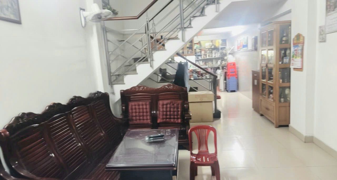 Nhà Mặt Tiền Kinh Doanh Kề Chợ Lạc Long Quân, Quận 11 - 80m², 2 Lầu, 12 Tỷ