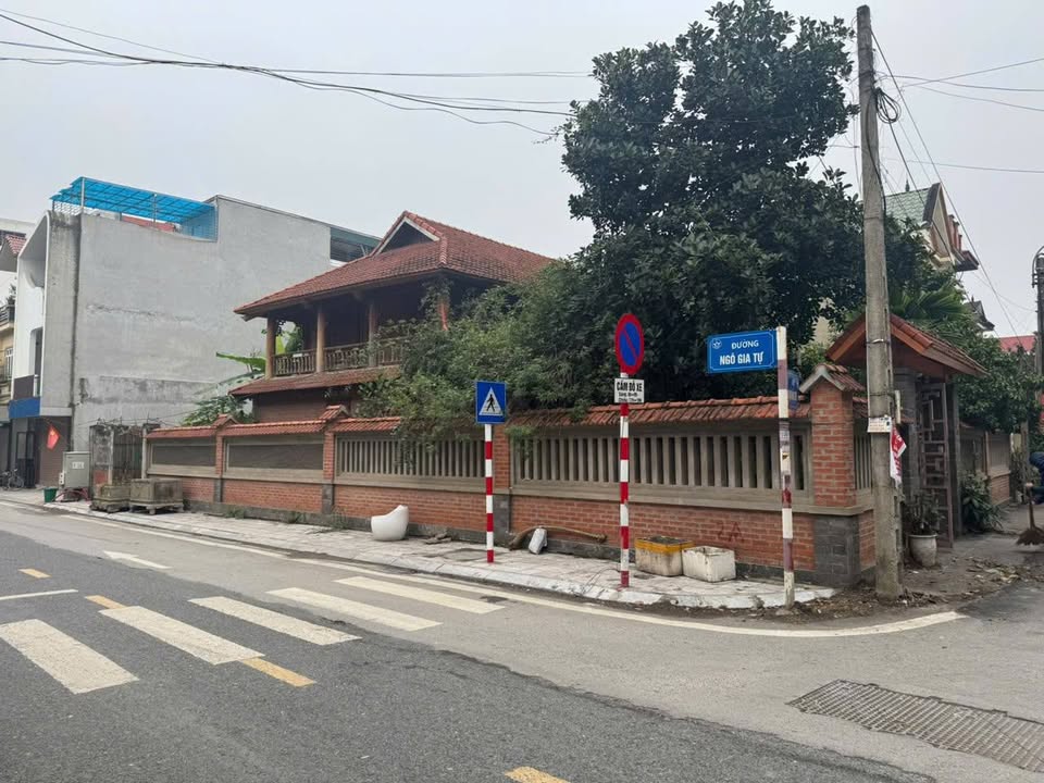 Đất 2 Mặt Tiền Ngô Gia Tự, Vĩnh Yên - Sẵn Nhà Gỗ Nghỉ Dưỡng
