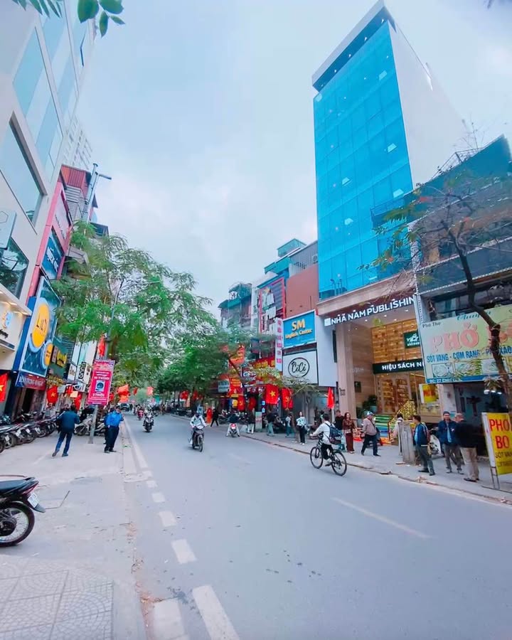 Tòa nhà 9 tầng mặt phố Chùa Láng 120m² - Dòng tiền 300tr/tháng