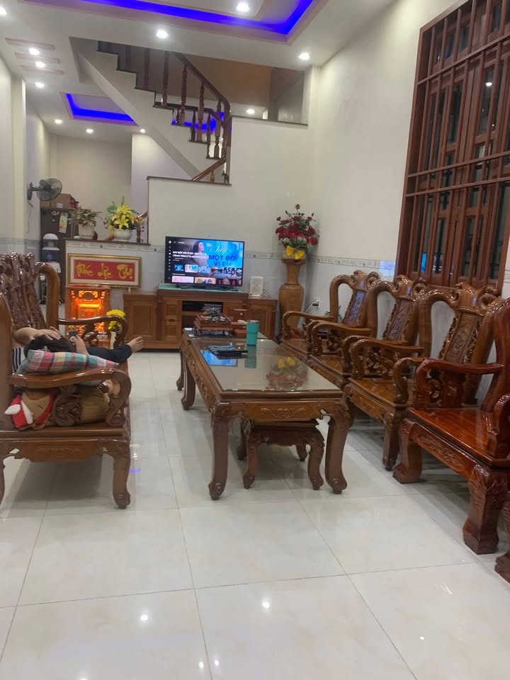 Nhà nguyên căn Phú Hòa, TDM 10 triệu - Sân rộng đậu ô tô!