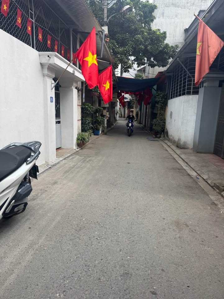 Bán nhà Yên Viên, Gia Lâm 70m² - Ô tô vào nhà, full nội thất, giá 7 tỷ