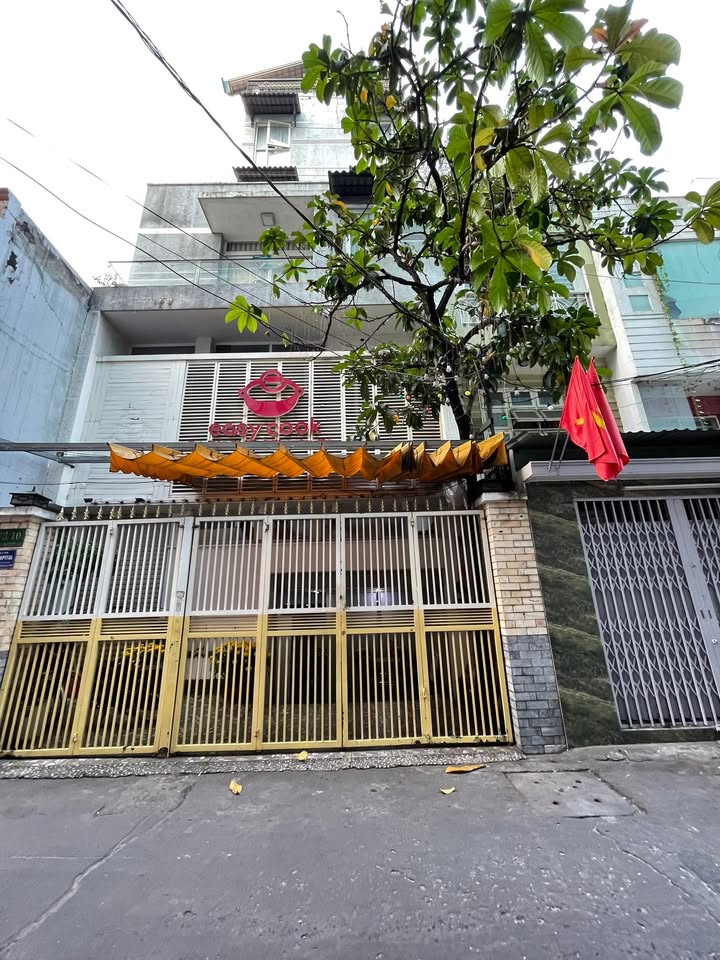 Thuê nhà nguyên căn Quận 1 54m² hẻm xe hơi - Vị trí đắc địa!