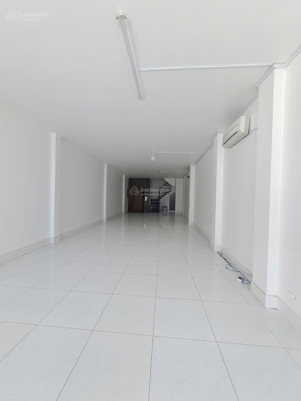 Nhà Mặt Tiền Hoàng Quốc Việt, Quận 7 400m² - Mặt Tiền Kinh Doanh Lý Tưởng!