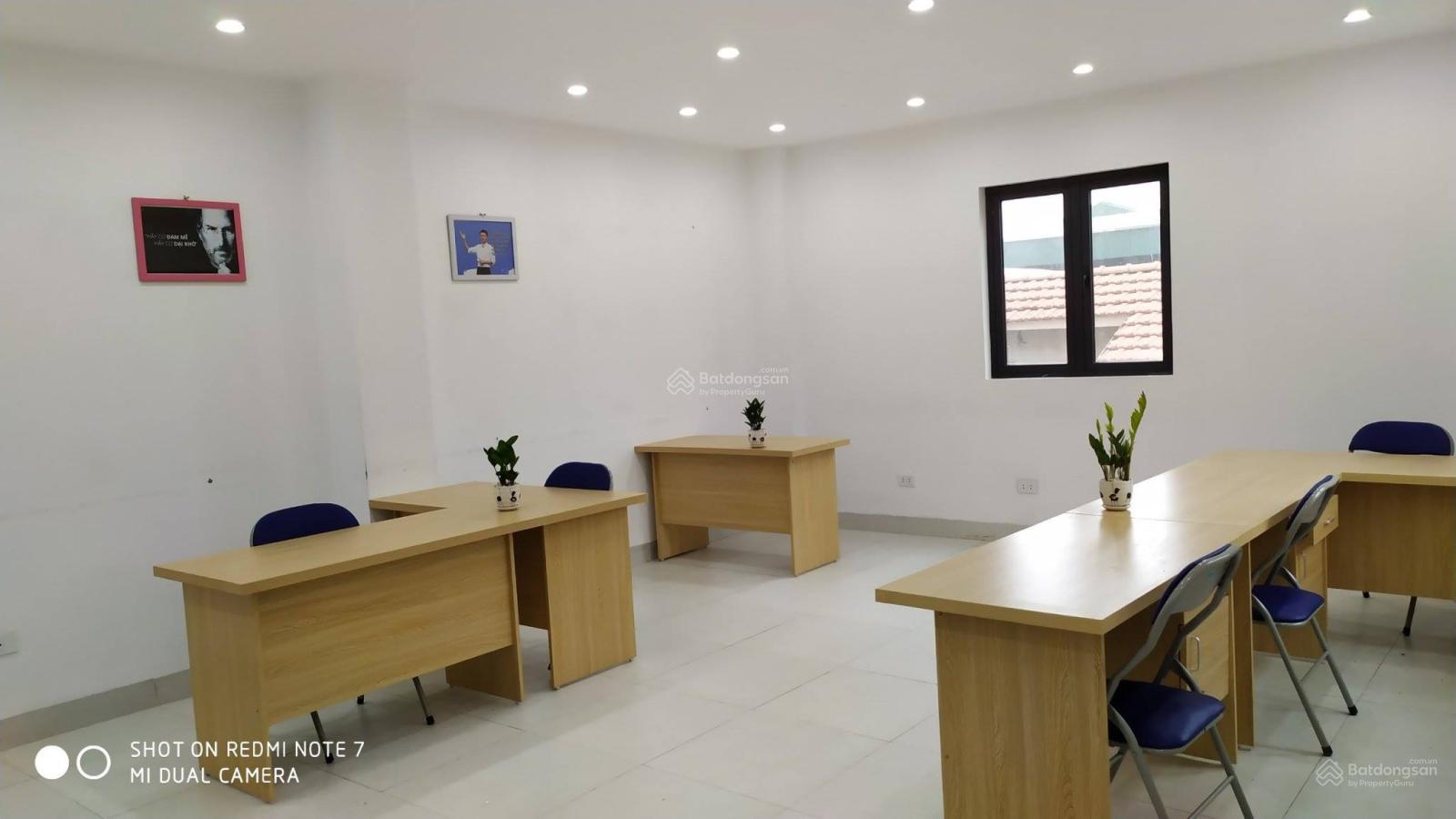 Cho thuê văn phòng 30m² Hoàng Quốc Việt, Cầu Giấy - View đẹp, Sẵn VAT