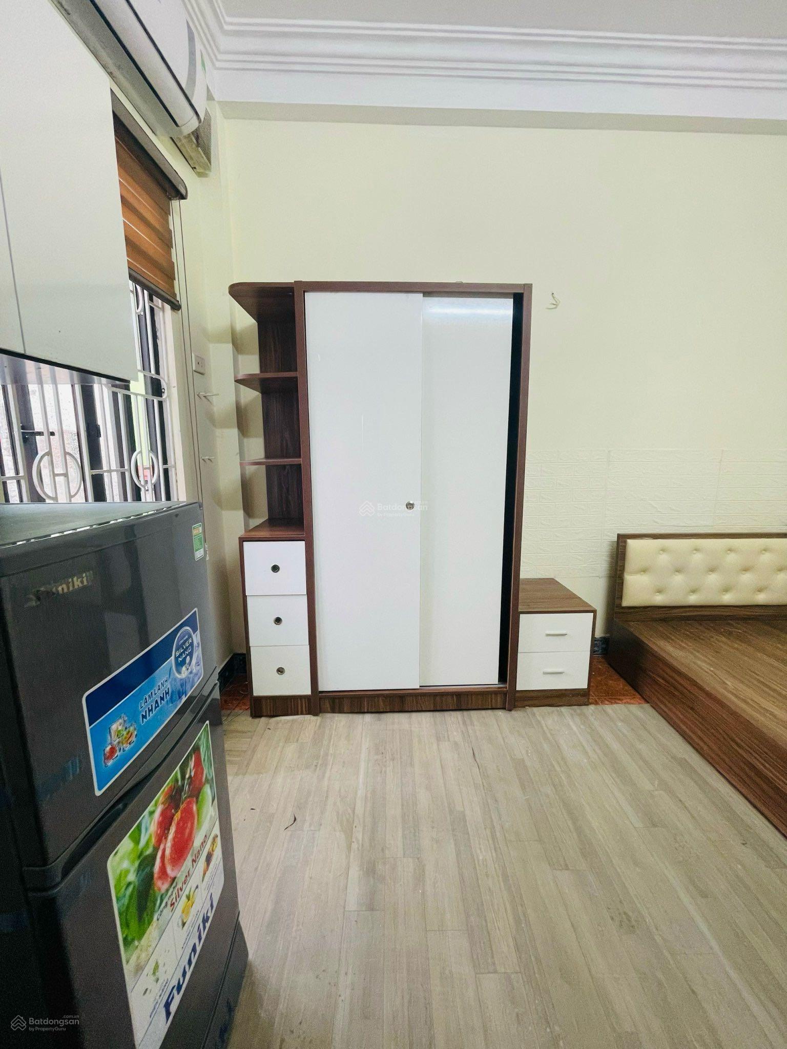 Cho thuê căn hộ mini 25m² mặt phố Nguyễn Văn Cừ - Full nội thất, không chung chủ