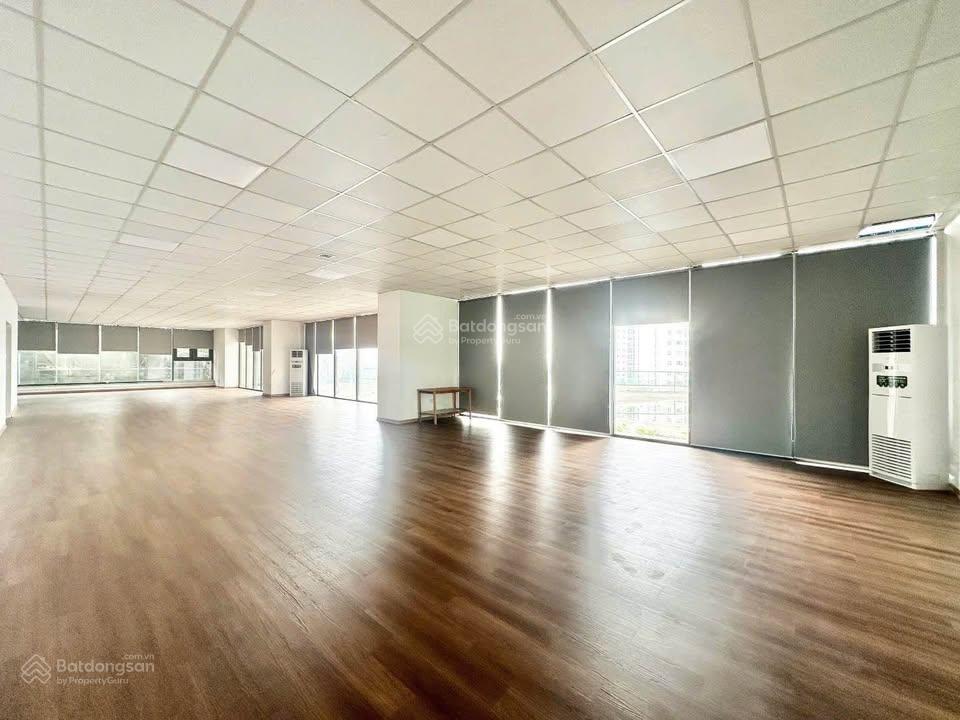 Văn phòng Cầu Giấy 120m² giá 23 triệu – Vị trí trung tâm!