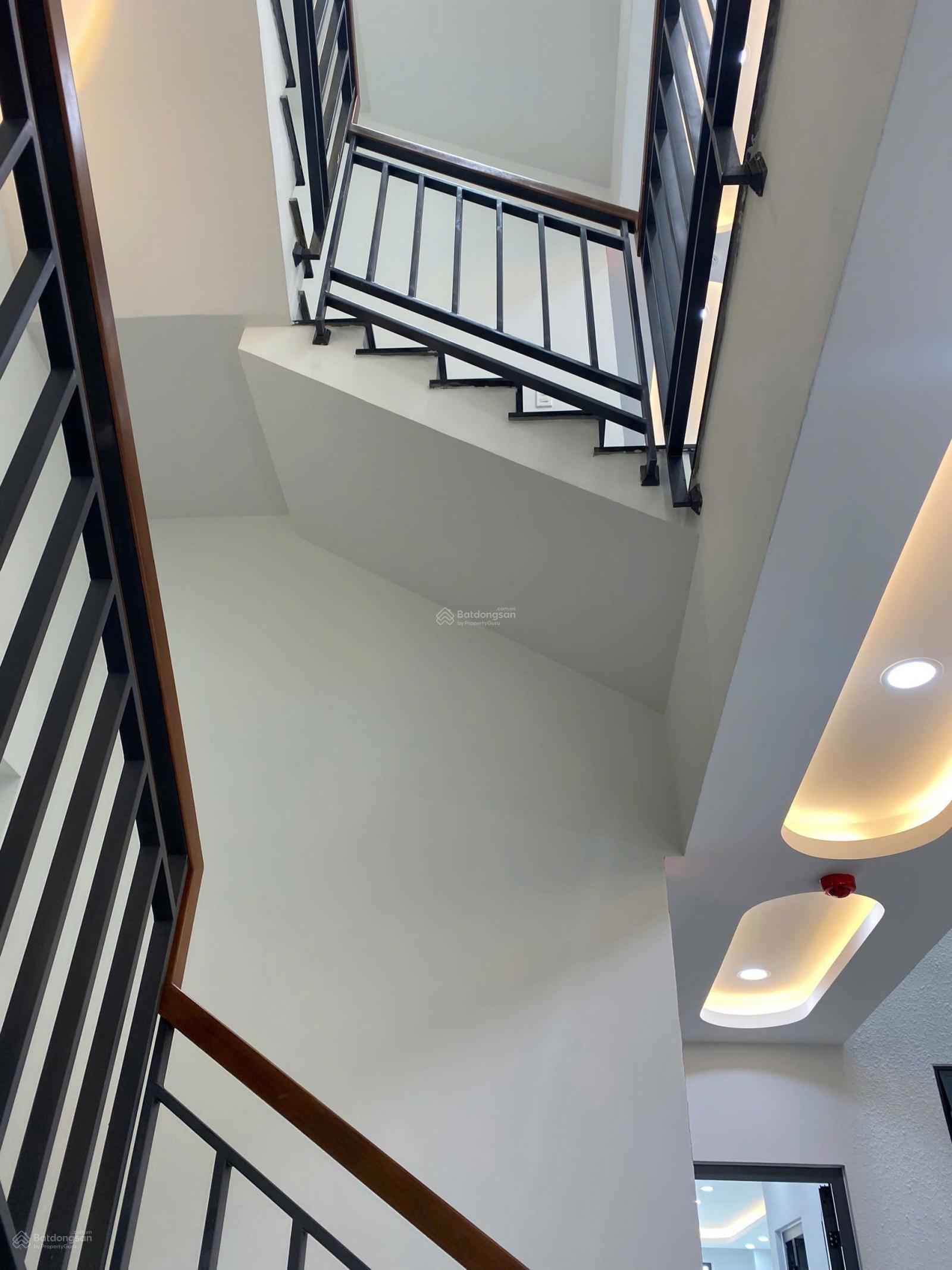 Cho thuê Tòa nhà 1100m² mặt tiền Ngô Quyền Q5 - Kinh doanh sầm uất