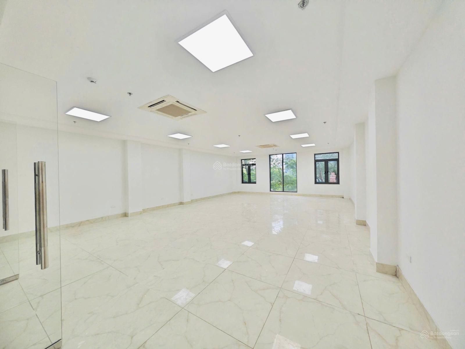 Cho thuê văn phòng Lê Văn Lương 110m² giá 22 triệu - Vị trí trung tâm