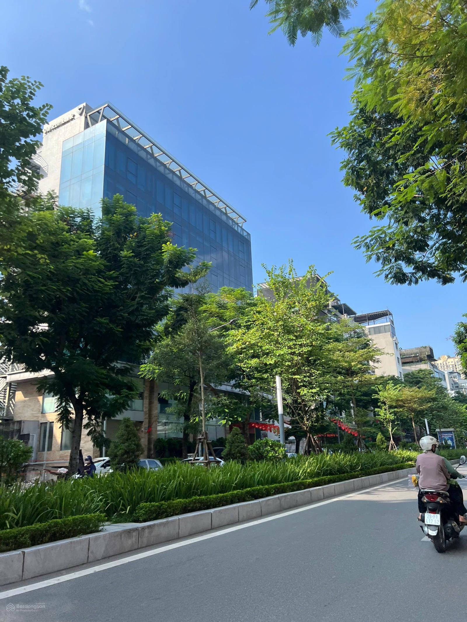 Nhà Riêng Lạc Long Quân Tây Hồ 760m² - Vị Trí Đẹp, Kinh Doanh Đắc Địa!