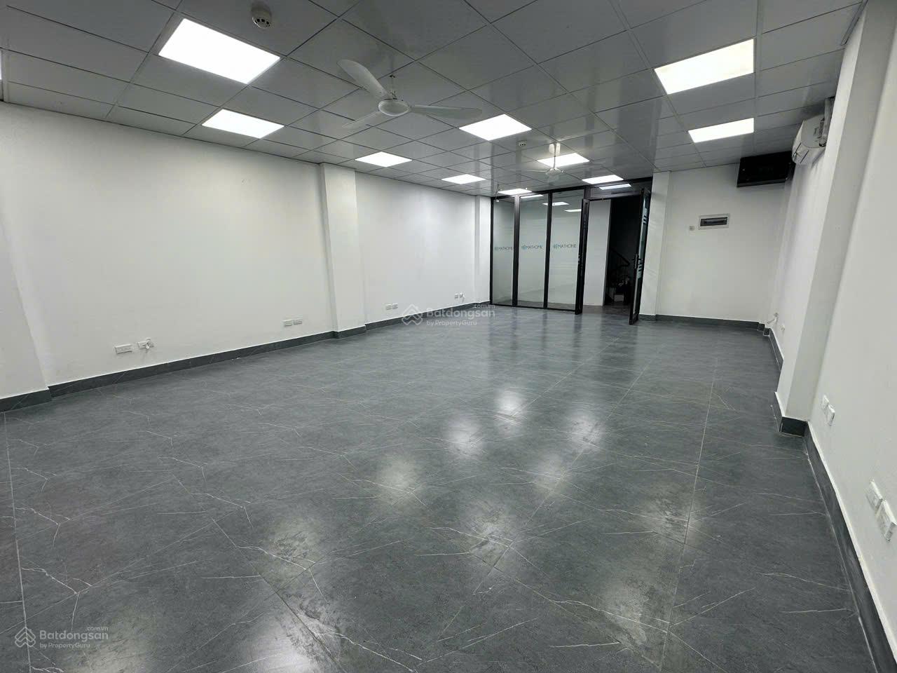 Văn phòng Khuất Duy Tiến 60m² - Vị trí trung tâm, sẵn sàng làm việc!