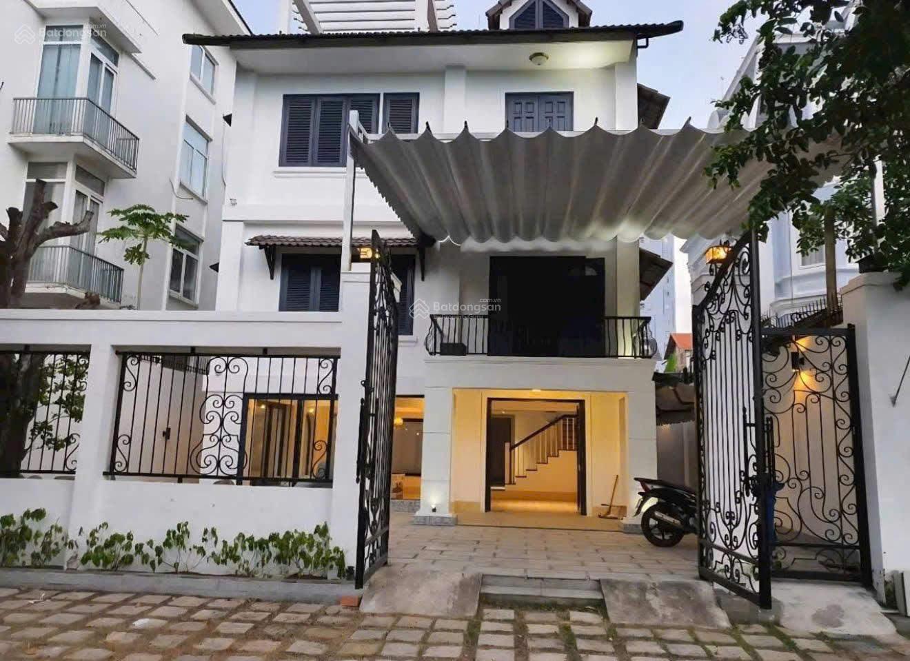 Cho thuê nhà 350m² Q3 mặt tiền Cách Mạng Tháng Tám, kinh doanh sầm uất