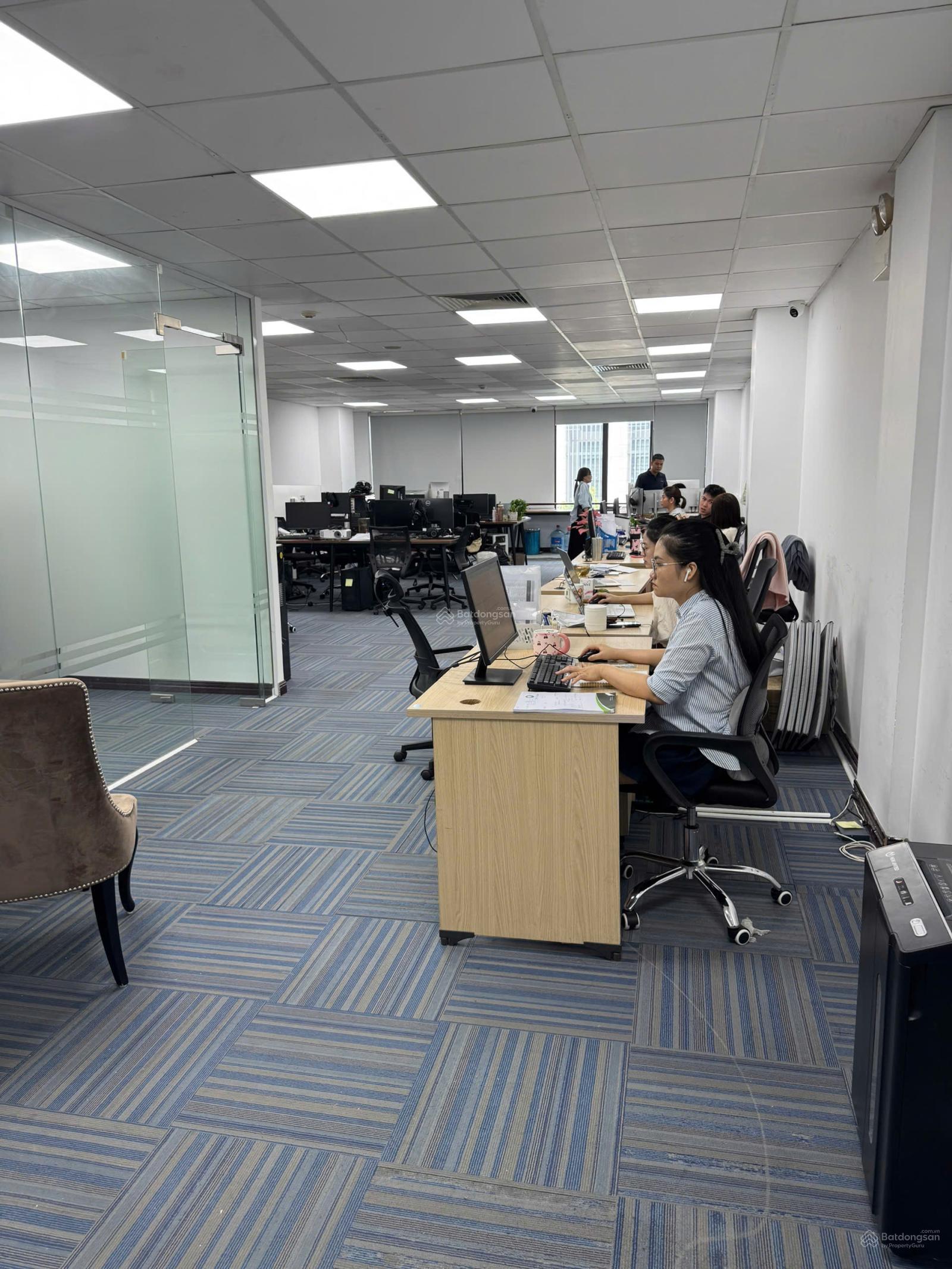 Văn Phòng Mặt Phố Nguyễn Du 120m² - Ngang 8m, Sáng Đẹp, Giá 26 Triệu