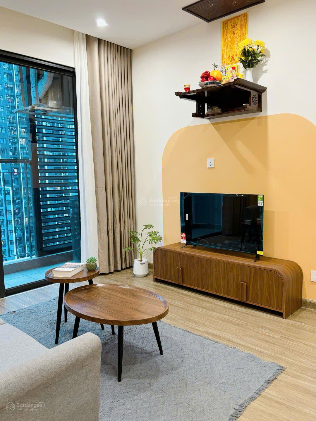 Cho thuê căn hộ 2PN Vinhomes Smart City, 64m², view bể bơi đẹp