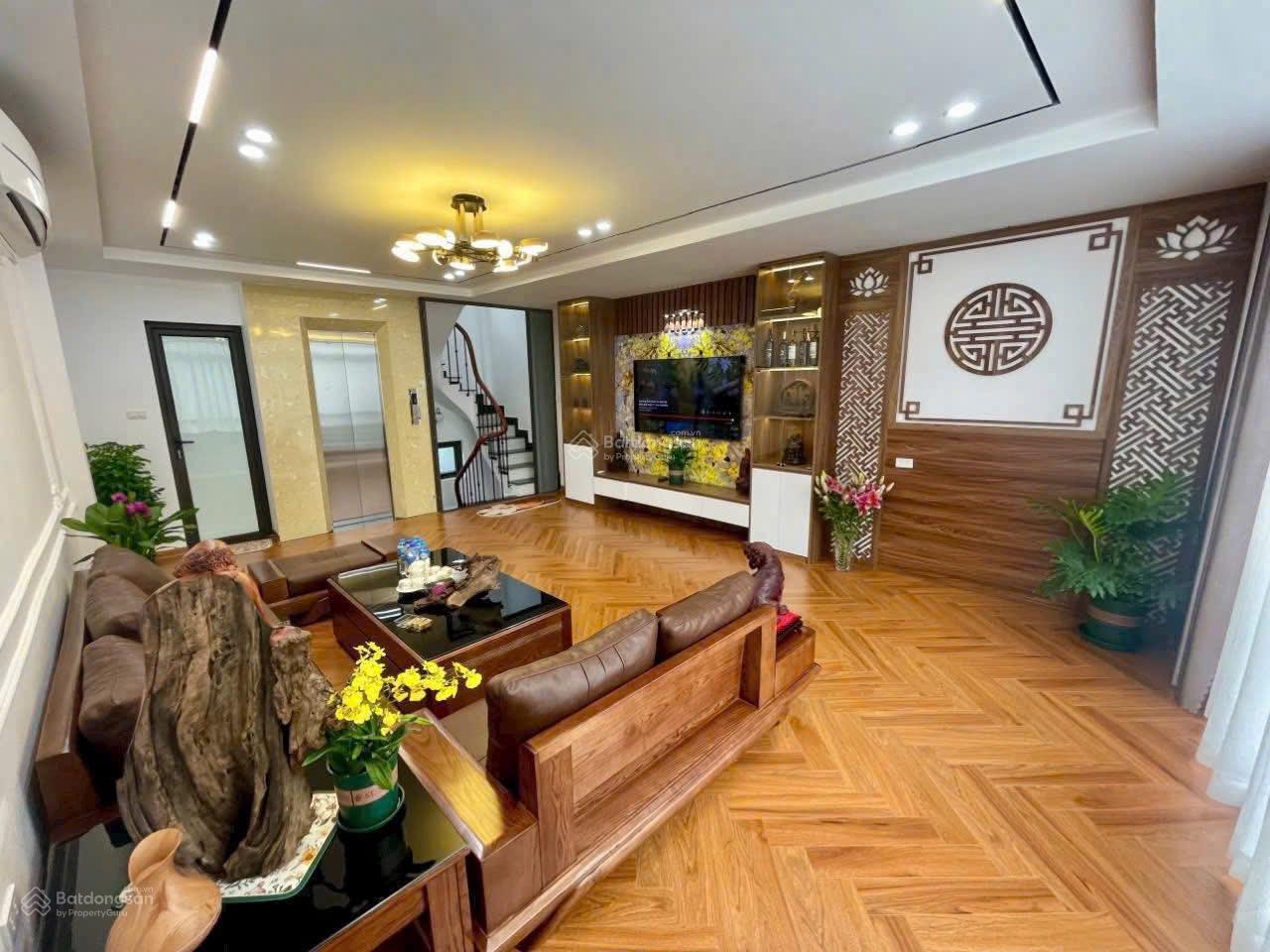 Nhà 6 Tầng Thang Máy Hoàng Quốc Việt 46m² - 11.3 Tỷ, Kinh Doanh Tốt