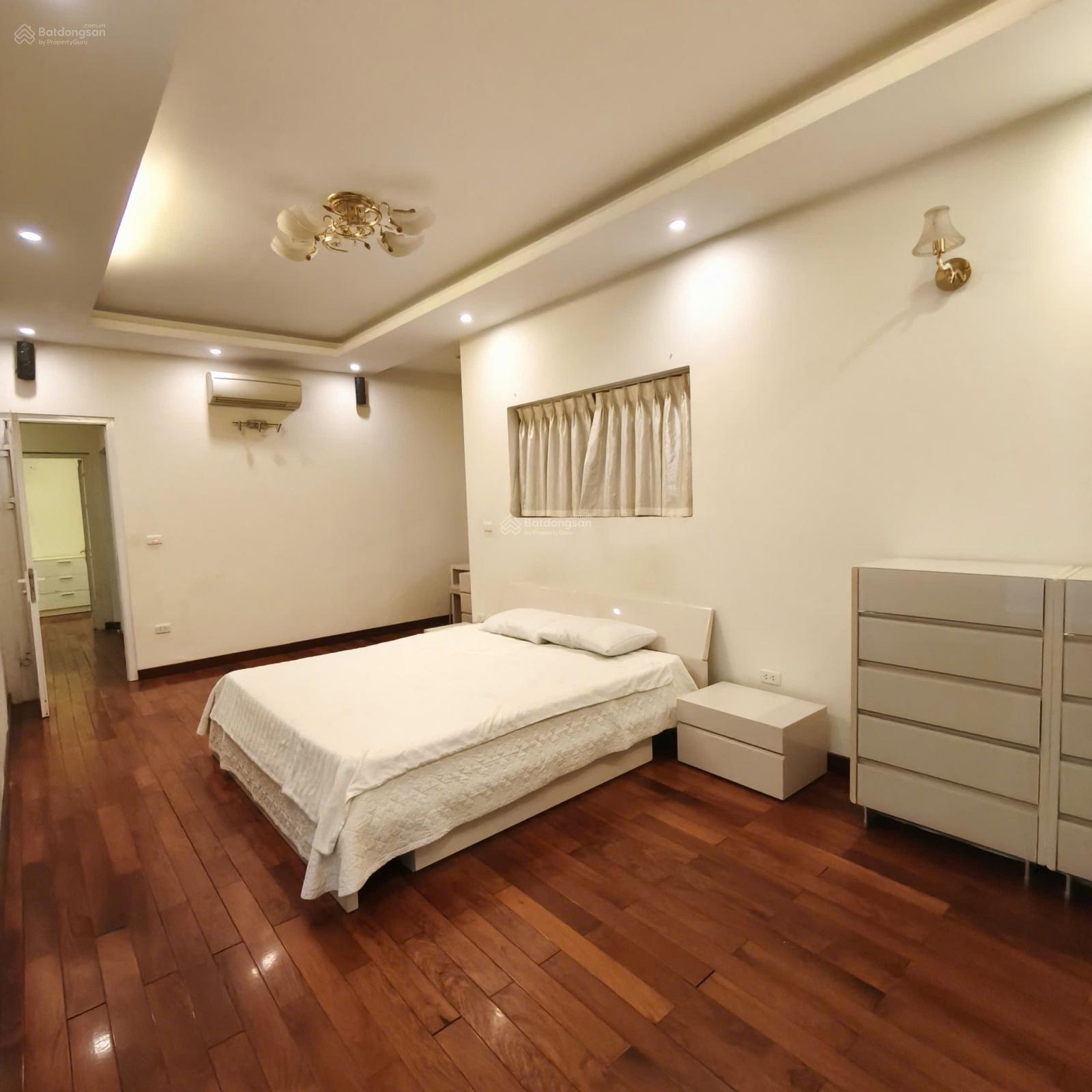 Thuê Biệt Thự Sân Vườn Tây Hồ 250m² Giá 34 Triệu - Nghỉ Dưỡng Lý Tưởng!