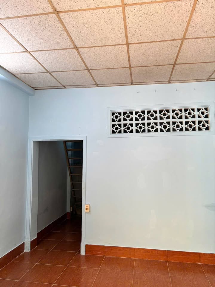 Nhà Nguyên Căn Hẻm Xe Hơi Tỉnh Lộ 10, 36m², 2PN - Giá 5.5 Triệu/Tháng