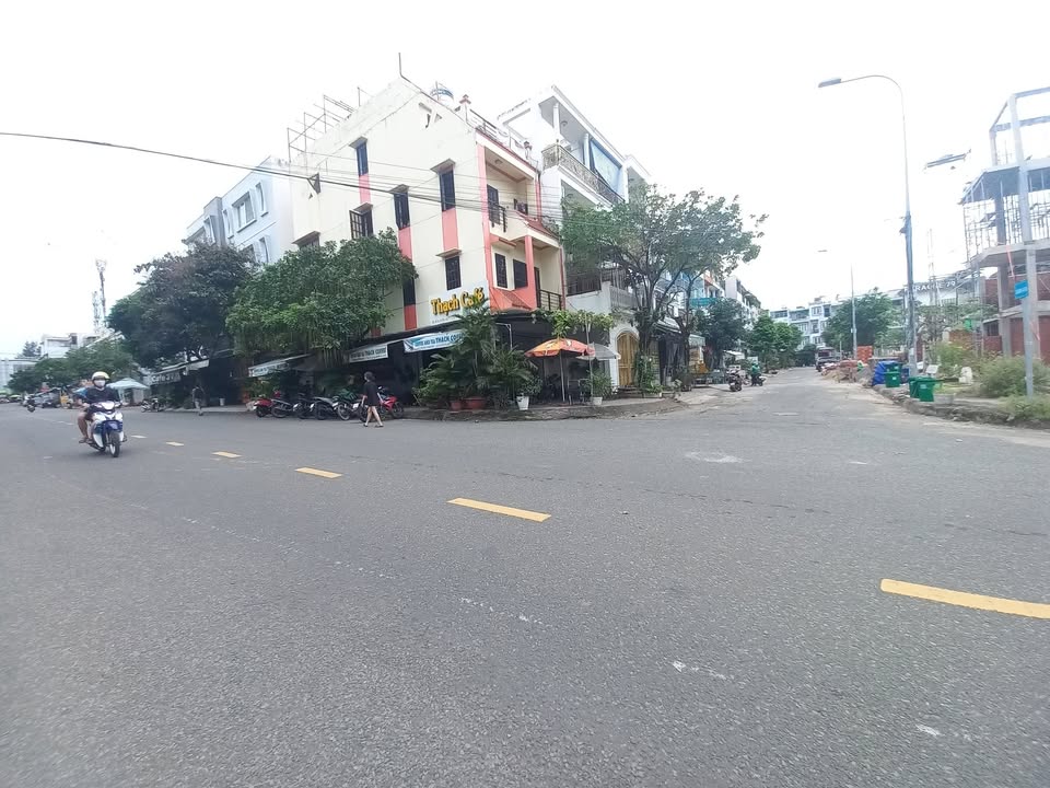 Nhà Mặt Tiền Kinh Doanh Lê Văn Việt Quận 9 - Lô Góc 70m² 4 Tầng - Dòng Tiền 25 Triệu/Tháng