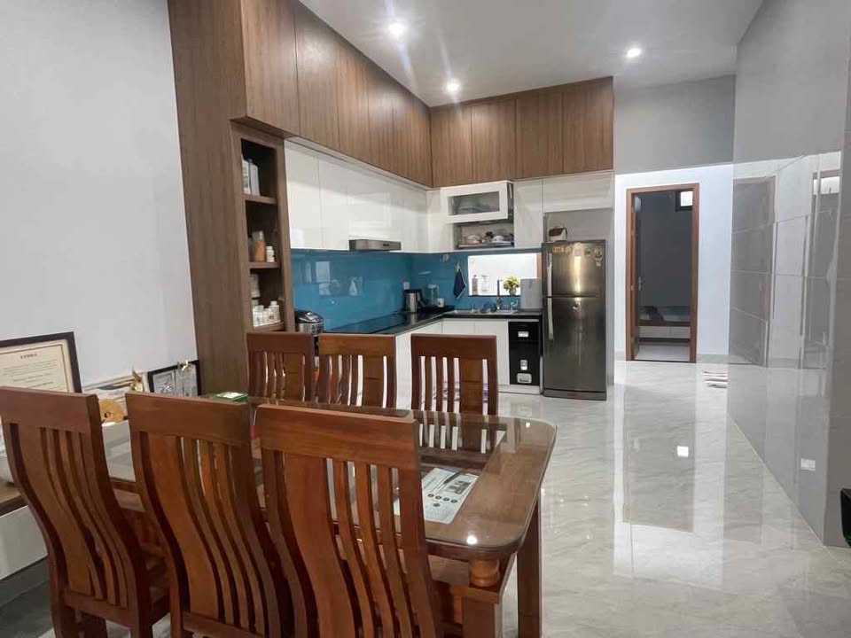 Nhà C4 Hòa Sơn 100m² giá 3.75 tỷ - Chính chủ bán, sổ hồng sẵn!