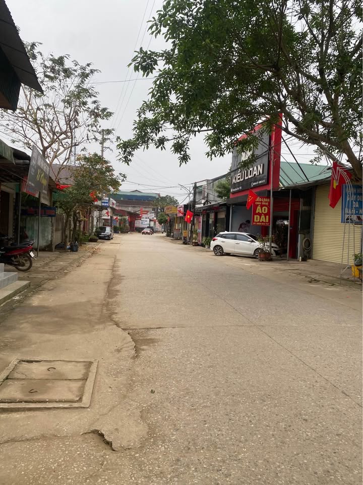 Nhà phố Nguyễn Huệ Hương Khê 95m² - Vị trí kinh doanh đắc địa!