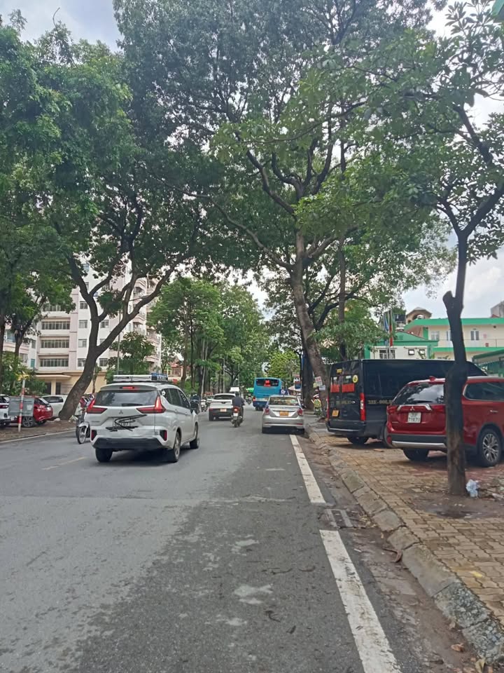 Nhà 6 Tầng Thang Máy Ngõ 15 Ngọc Hồi - Ô Tô Vào Nhà