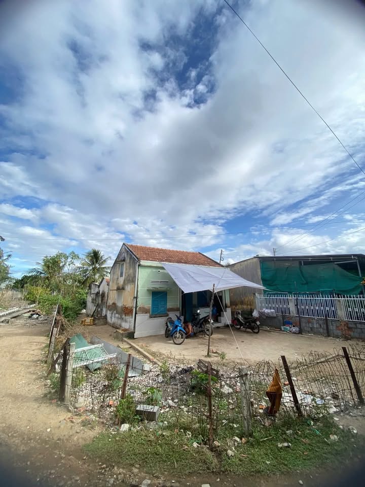 Đất nền tặng nhà Long Bình 307m² chỉ 2.35 tỷ - Sổ đỏ chính chủ!