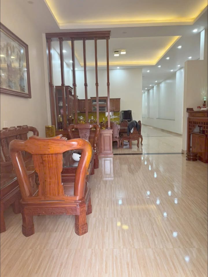 Nhà Riêng Pleiku 243m² - Ô tô Vào Tận Nhà, Giá Tốt Hiếm Có!