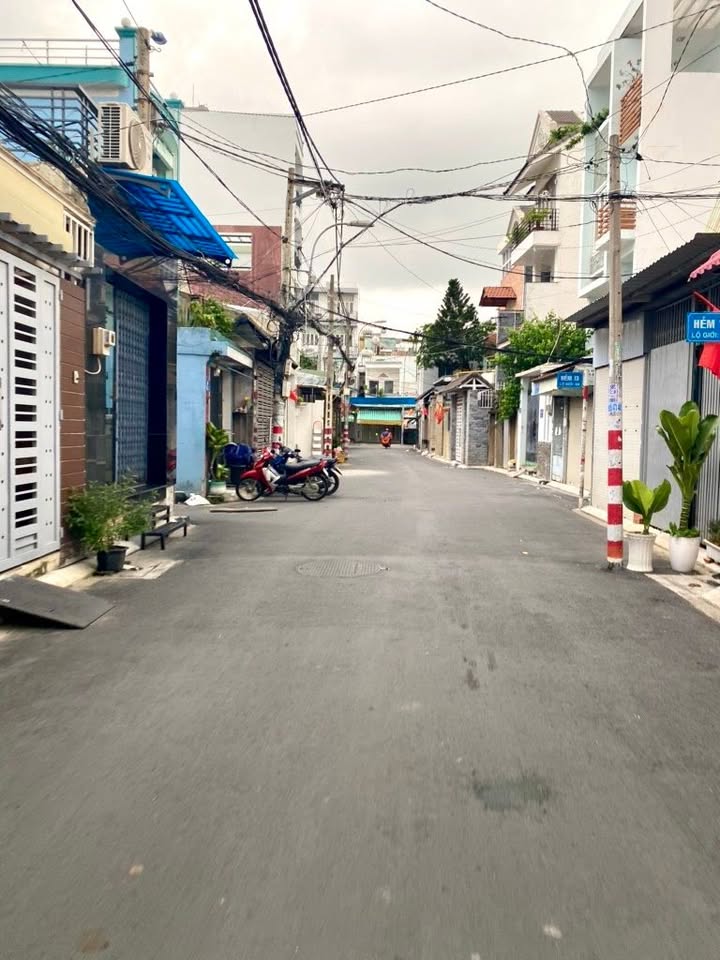 Nhà 2 Tầng Mới, Hẻm Xe Hơi 51m² Tân Phú - Giá 5.1 Tỷ