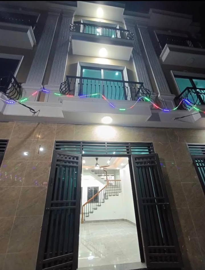 Nhà 3 Tầng Nguyễn Khuyến, Nam Định - 48.8m² Hướng Tây Nam, Giá 2.45 Tỷ