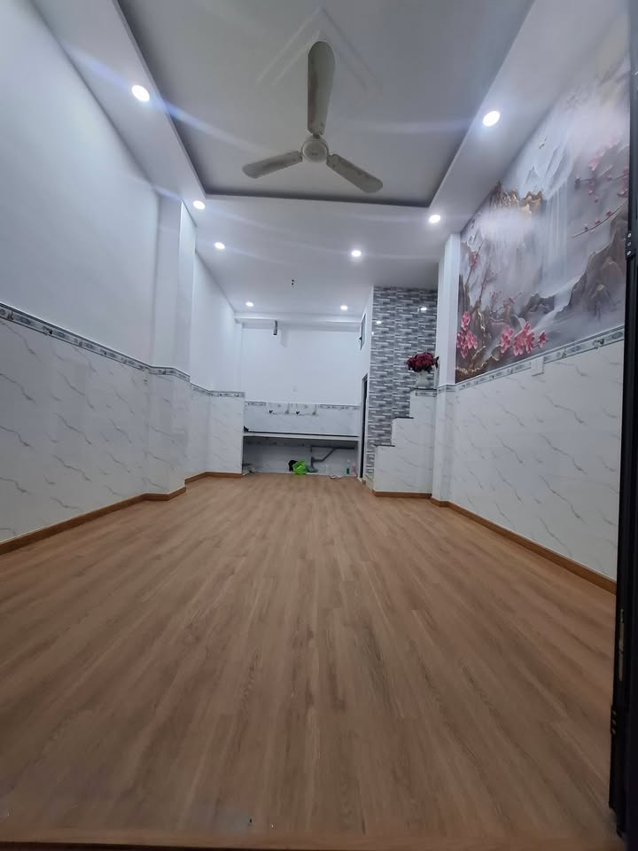 Nhà 5x8m, 3 Lầu, Gần CV Phần Mềm Quang Trung, Q.12 - 2.3 Tỷ