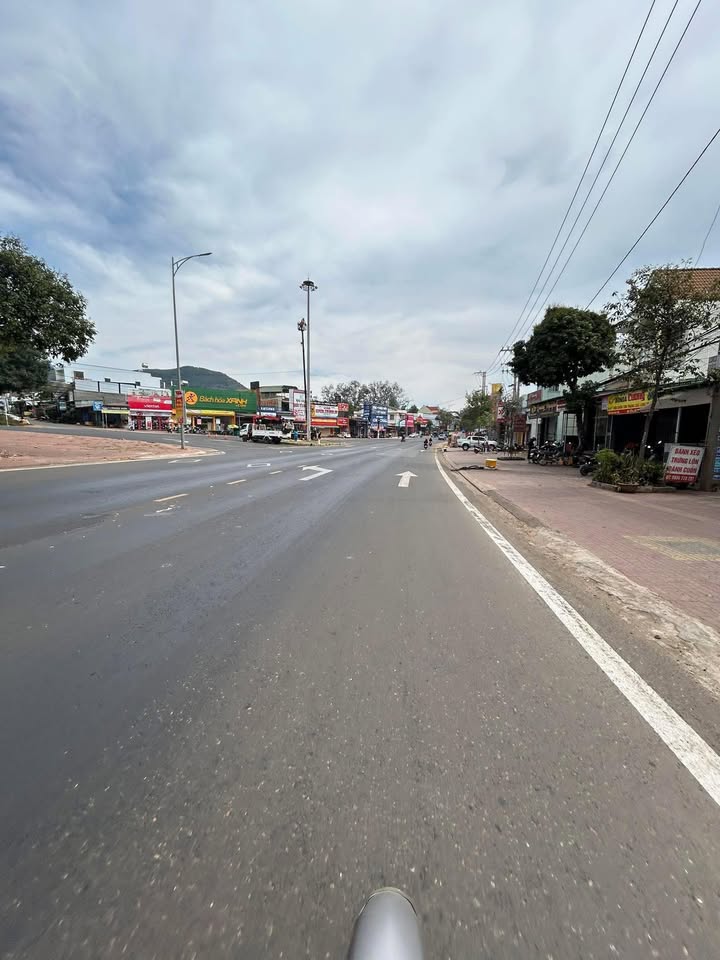 Nhà Mặt Tiền Kon Dơng, Mang Yang, Gia Lai - 140m² Giá 3.7 Tỷ, Sẵn Sàng Kinh Doanh