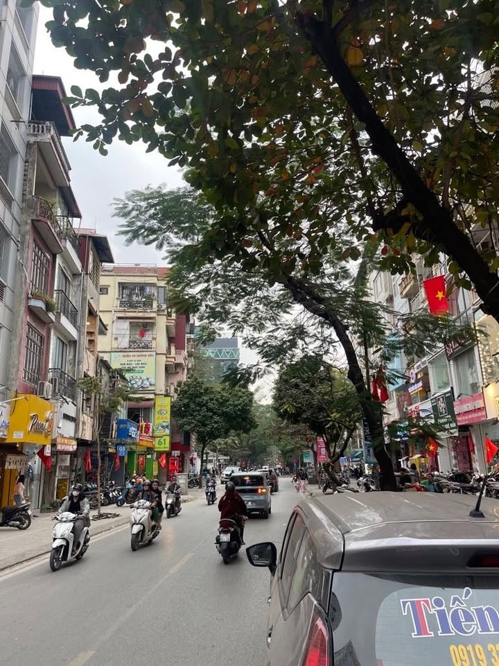 Nhà Lô Góc Kinh Doanh Sầm Uất Mặt Tiền Xã Đàn, Đống Đa - 32m², 5 Tầng, 7 Ngủ