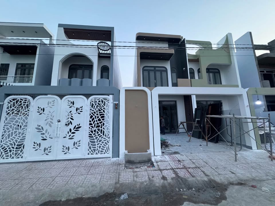 Nhà Phố Hiện Đại 145m² Xã Phước Lý, Cần Giuộc - Sổ Hồng Hoàn Công, Giá 3.15 Tỷ