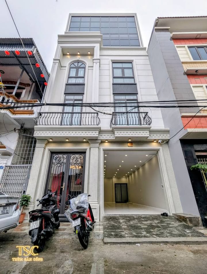 Nhà phố Trần Nguyên Hãn 81m² - 12.5 tỷ - Thang máy, ô tô vào nhà