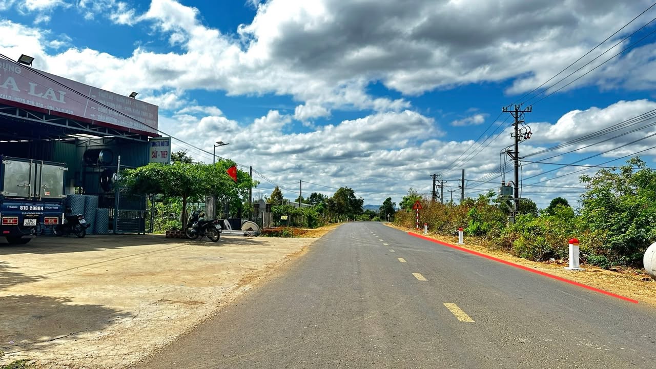Đất nền Ia Grai Gia Lai 1050m² mặt tiền đường lớn - Đường to ô tô