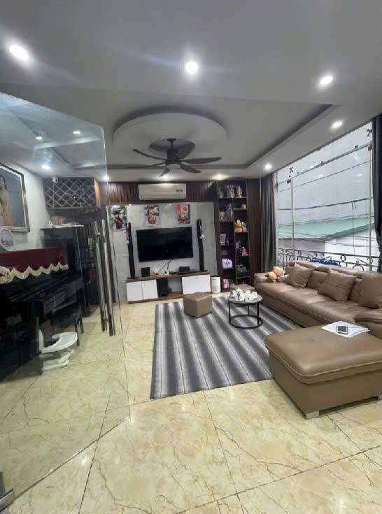 Nhà Riêng Tô Hiệu Hà Đông 36m² - Lô góc, ô tô vào nhà, kinh doanh!