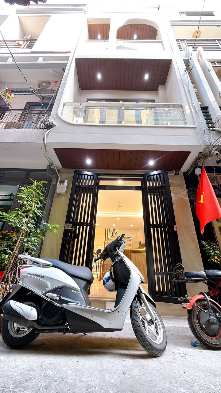 Bán Nhà Quận 4 Đoàn Văn Bơ 22m² Giá 5.6 Tỷ - Sẵn Sàng Ở Ngay