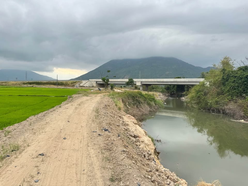 Đất Vạn Lương, Vạn Ninh 2460m² - Gần Sông, Đường Ô Tô, Giá 390 Triệu