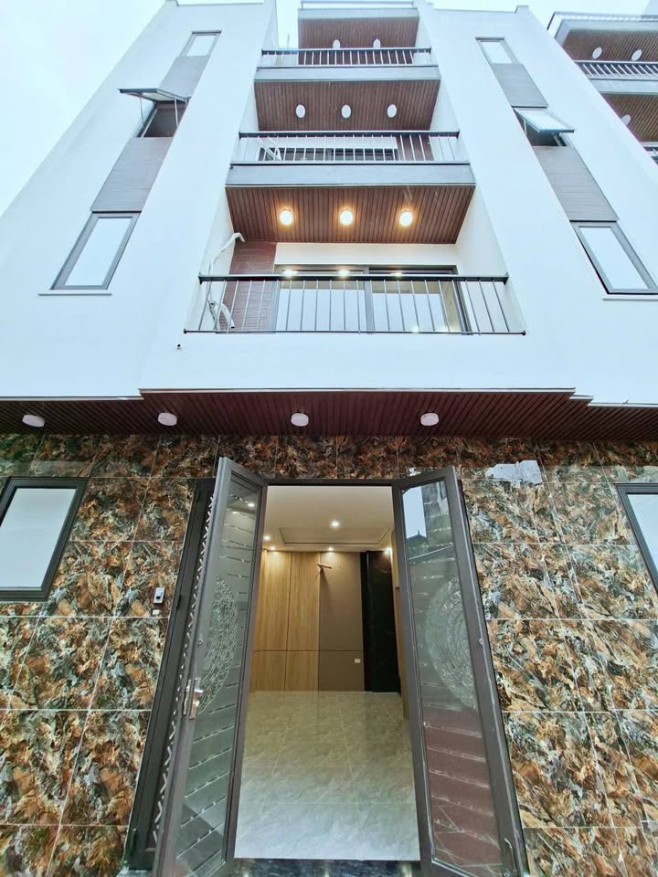 Bán nhà Phúc Lợi Long Biên 41m² nhỉnh 8 tỷ - Thang máy, sổ đỏ sẵn!