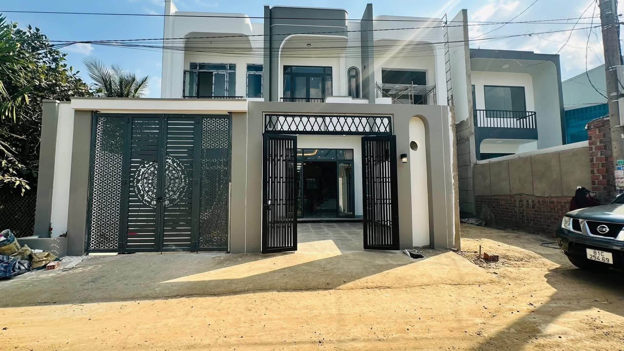 Bán nhà Bình Tân 104m² giá 2.19 tỷ - Ô tô vào tận nhà!